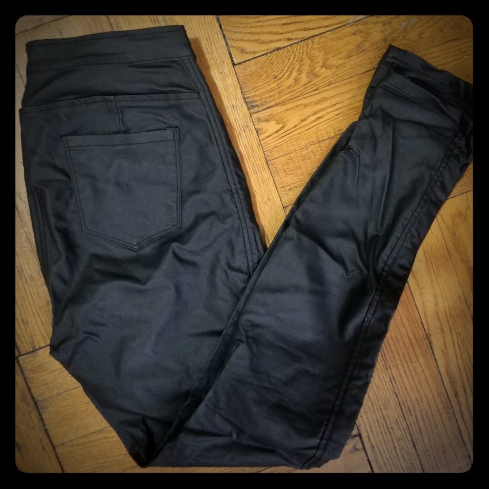Coated leather look leggings with side zip